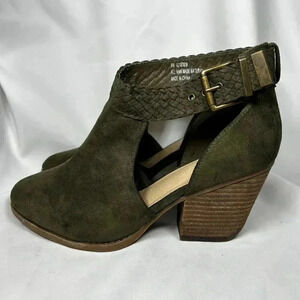 C. Est 1946 Olivine Size 8 Boots Suede Ankle Green Strap